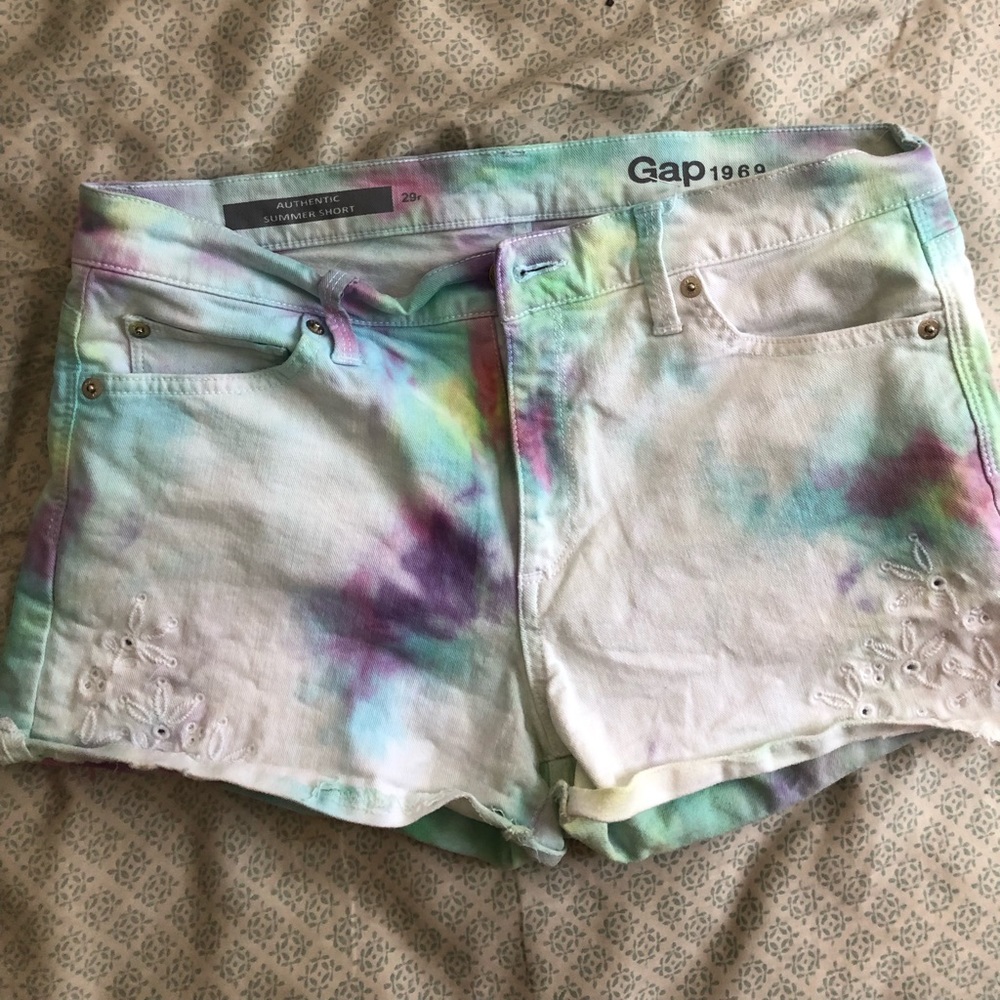 gap tie dye shorts